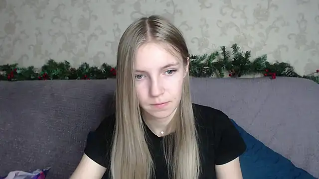 HitGyrl online show from 12-19-25, 02:29