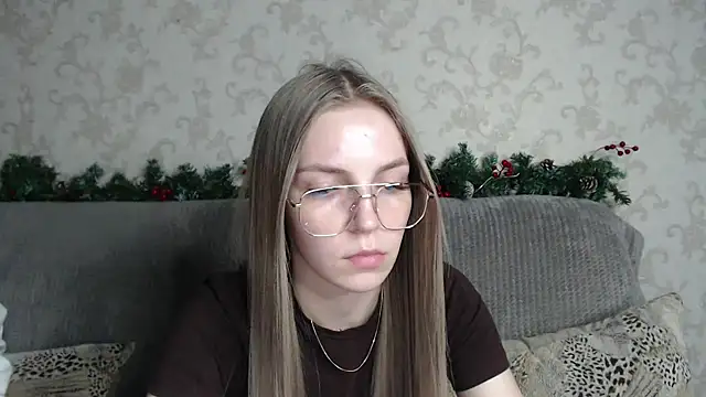 HitGyrl online show from 02-11-26, 08:14