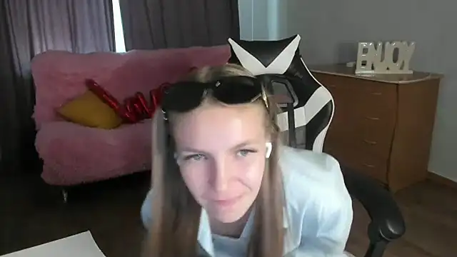 HitGyrl online show from 06-05-26, 07:03