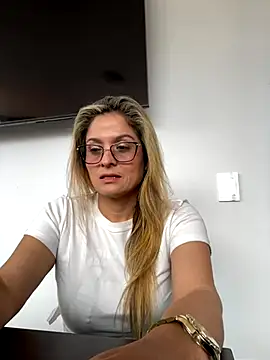 linda-mature43 online show from 10-18-25, 03:46