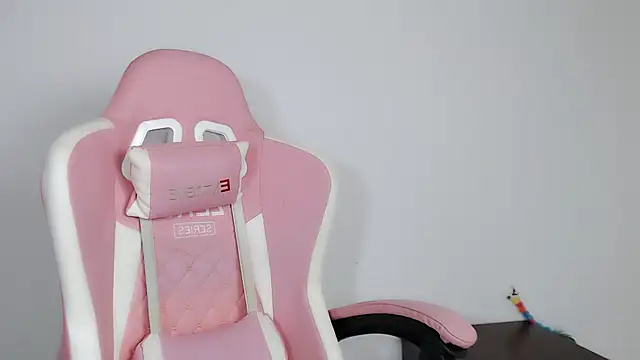 Snapshot of Cam-Ly chatting on 09-28-25, 04:12 Cam-Ly online show from 09-28-25, 04:12