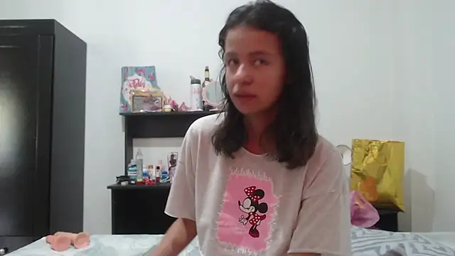 Snapshot of nathaly_jones_ chatting on 06-12-26, 12:48 nathaly jones online show from 06-12-26, 12:48