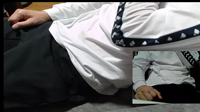 Snapshot of Yasu2000 chatting on 05-10-26, 12:49 Yasu2000 online show from 05-10-26, 12:49