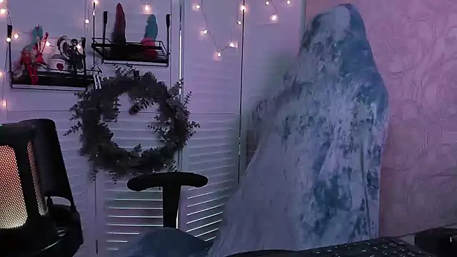 aestheticbeing online show from 12-15-25, 12:09