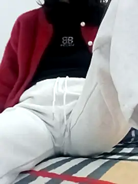 Snapshot of Hinna_x chatting on 02-14-26, 08:38 Hinna x online show from 02-14-26, 08:38