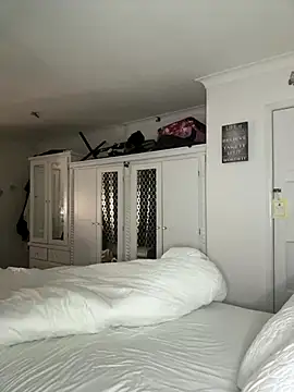 AroraAngel online show from 10-17-25, 12:47