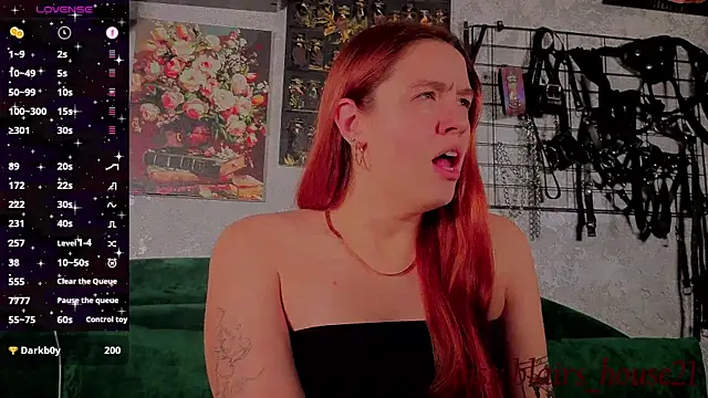 Snapshot of the_high_priestess chatting on 10-22-25, 05:19 the high priestess online show from 10-22-25, 05:19