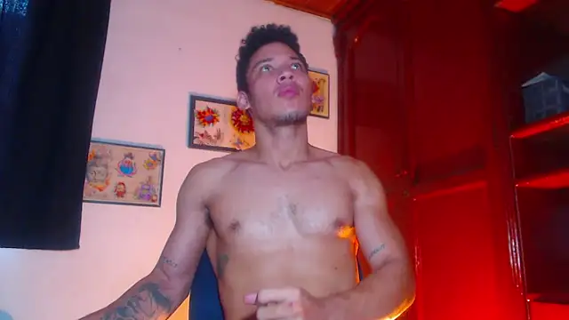 Snapshot of RuiMaddoox chatting on 09-18-25, 02:30 RuiMaddoox online show from 09-18-25, 02:30