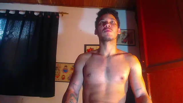 Snapshot of RuiMaddoox chatting on 10-07-25, 12:02 RuiMaddoox online show from 10-07-25, 12:02