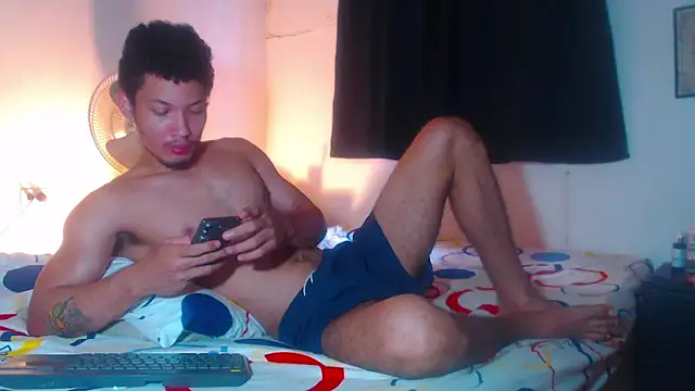 Snapshot of RuiMaddoox chatting on 10-10-25, 12:04 RuiMaddoox online show from 10-10-25, 12:04