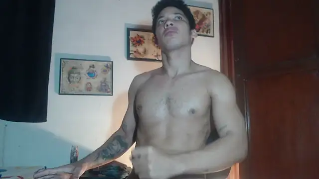 Snapshot of RuiMaddoox chatting on 10-11-25, 12:15 RuiMaddoox online show from 10-11-25, 12:15