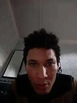 Snapshot of RuiMaddoox chatting on 10-28-25, 07:27 RuiMaddoox online show from 10-28-25, 07:27