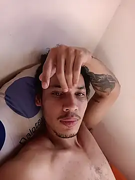 Snapshot of RuiMaddoox chatting on 11-14-25, 02:05 RuiMaddoox online show from 11-14-25, 02:05