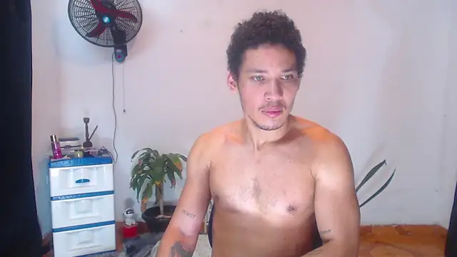 Snapshot of RuiMaddoox chatting on 11-15-25, 03:30 RuiMaddoox online show from 11-15-25, 03:30