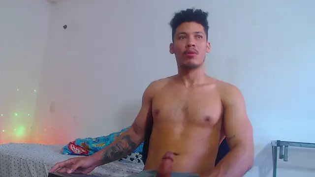 Snapshot of RuiMaddoox chatting on 12-19-25, 12:45 RuiMaddoox online show from 12-19-25, 12:45