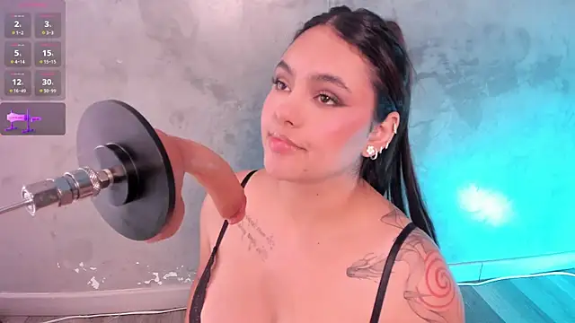 Snapshot of spicymonroe chatting on 07-15-26, 04:23 spicymonroe online show from 07-15-26, 04:23