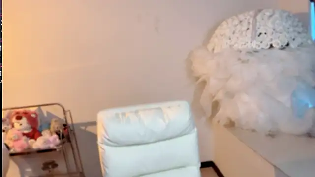 Snapshot of Tina-a chatting on 09-11-25, 09:31 Tina-a online show from 09-11-25, 09:31