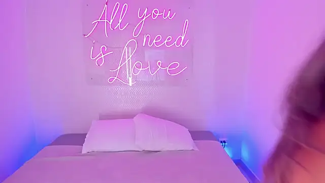 Snapshot of aleksandramiller_ chatting on 11-18-25, 04:17 aleksandramiller online show from 11-18-25, 04:17