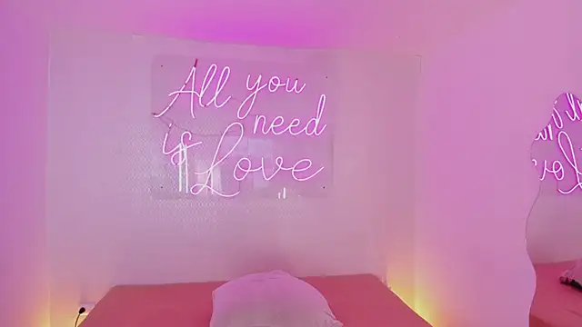 aleksandramiller  online show from 04-06-26, 12:39