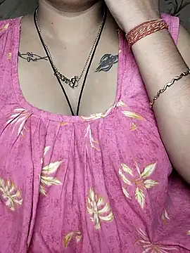 Snapshot of Shiny_HOT01 chatting on 10-25-25, 05:48 Shiny HOT01 online show from 10-25-25, 05:48