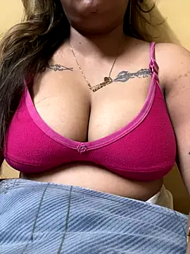 Snapshot of Shiny_HOT01 chatting on 10-31-25, 08:21 Shiny HOT01 online show from 10-31-25, 08:21