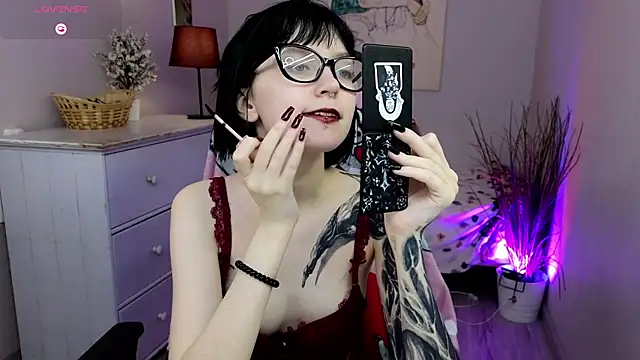 HazelTompson online show from 11-30-25, 08:35