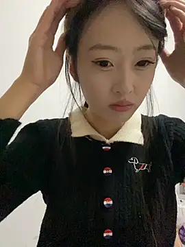 Snapshot of MengMeng0515 chatting on 11-19-25, 10:48 MengMeng0515 online show from 11-19-25, 10:48