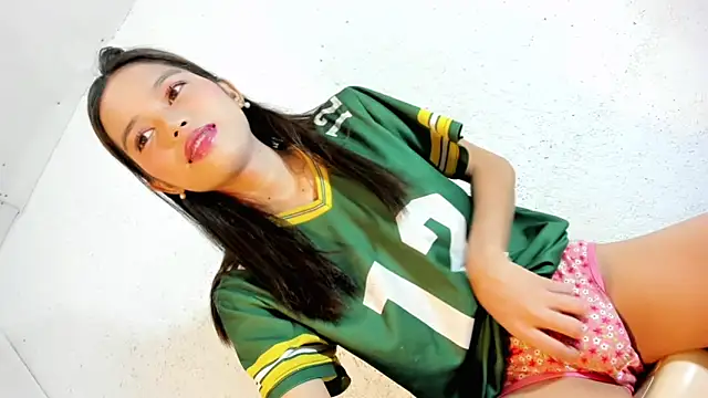 CUTIE GIRLSX online show from 06-23-26, 11:08