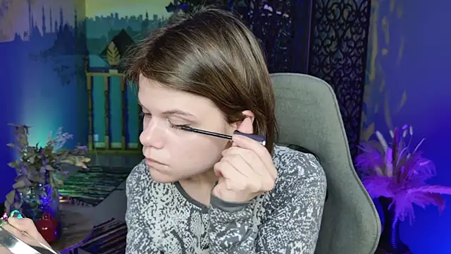 Snapshot of EllieMurler chatting on 10-02-25, 09:16 EllieMurler online show from 10-02-25, 09:16