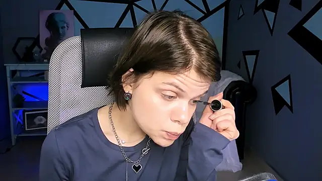 Snapshot of EllieMurler chatting on 10-10-25, 09:08 EllieMurler online show from 10-10-25, 09:08