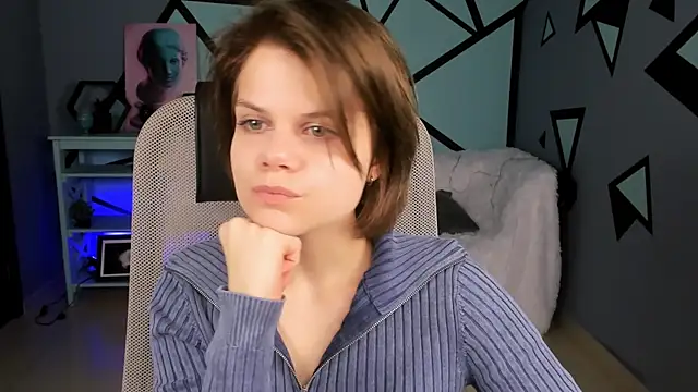 Snapshot of EllieMurler chatting on 10-15-25, 08:47 EllieMurler online show from 10-15-25, 08:47