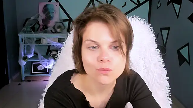 Snapshot of EllieMurler chatting on 10-18-25, 09:10 EllieMurler online show from 10-18-25, 09:10