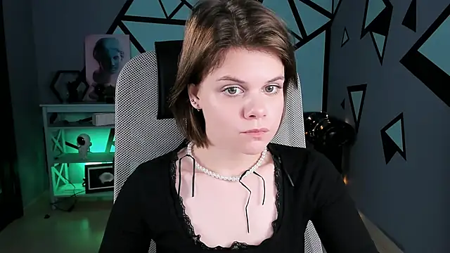 Snapshot of EllieMurler chatting on 11-20-25, 09:09 EllieMurler online show from 11-20-25, 09:09