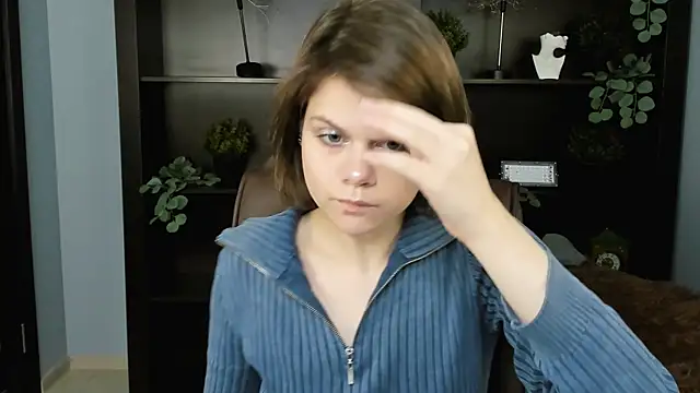 Snapshot of EllieMurler chatting on 11-30-25, 09:02 EllieMurler online show from 11-30-25, 09:02