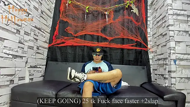 Snapshot of Crazy_Cult_Sex chatting on 10-25-25, 01:07 Crazy Cult Sex online show from 10-25-25, 01:07