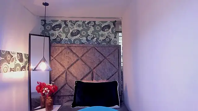 Kiara Cruz   online show from 11-10-25, 08:19