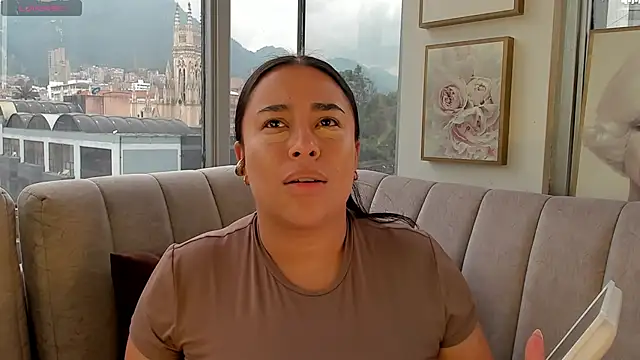 Zoey thompson online show from 10-11-25, 03:32