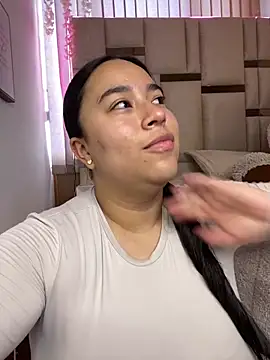 Zoey thompson online show from 04-15-26, 08:09