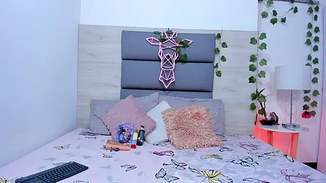 Snapshot of kathysmith19 chatting on 10-07-25, 04:42 kathysmith19 online show from 10-07-25, 04:42