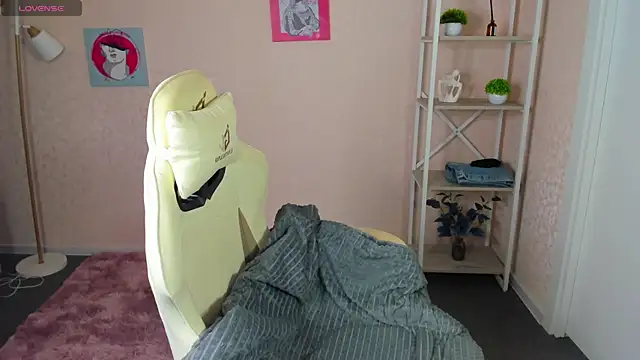 Snapshot of R0cket_bunny chatting on 09-13-25, 01:16 R0cket bunny online show from 09-13-25, 01:16