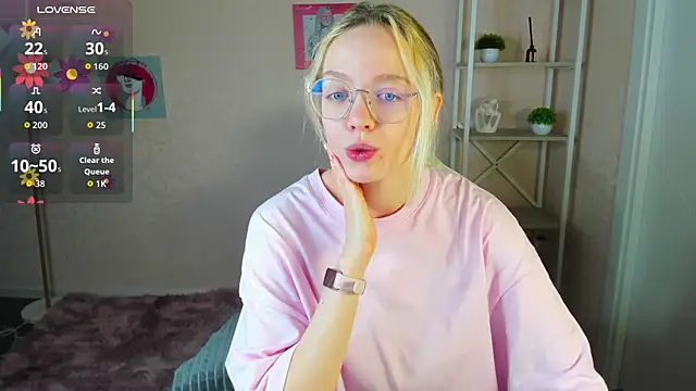 Snapshot of R0cket_bunny chatting on 09-20-25, 12:00 R0cket bunny online show from 09-20-25, 12:00