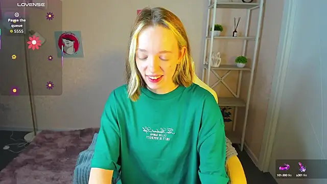 Snapshot of R0cket_bunny chatting on 09-24-25, 12:03 R0cket bunny online show from 09-24-25, 12:03