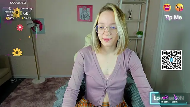 Snapshot of R0cket_bunny chatting on 10-05-25, 01:04 R0cket bunny online show from 10-05-25, 01:04