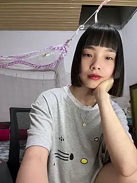 Snapshot of andymi1 chatting on 06-19-26, 01:54 andymi1 online show from 06-19-26, 01:54
