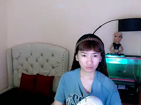 ShantalFoxxy  online show from 04-12-26, 12:15