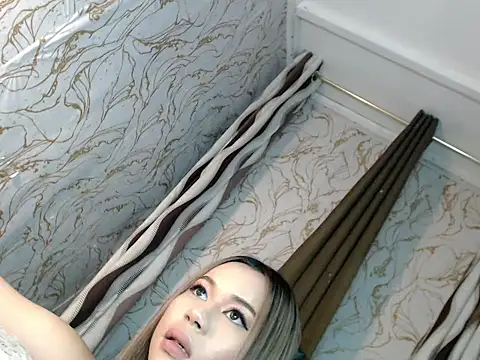 Snapshot of Honey_Swellens chatting on 09-22-25, 05:48 Honey Swellens online show from 09-22-25, 05:48