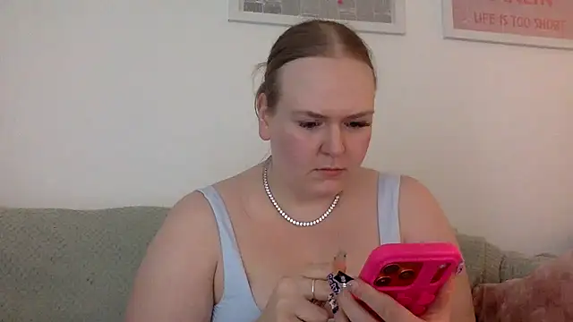 Snapshot of gracelovesxx chatting on 06-17-26, 01:34 gracelovesxx online show from 06-17-26, 01:34