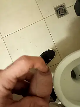 Snapshot of Julian2236 chatting on 09-14-25, 04:50 Julian2236 online show from 09-14-25, 04:50