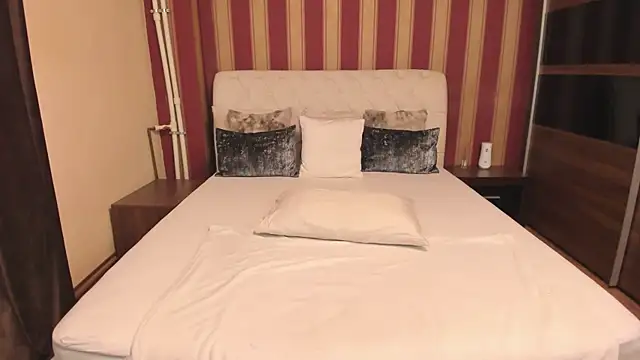 Snapshot of MadameCrowford chatting on 11-24-25, 10:48 MadameCrowford online show from 11-24-25, 10:48