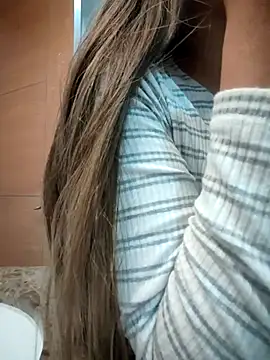 Snapshot of airamoon chatting on 09-21-25, 04:52 airamoon online show from 09-21-25, 04:52